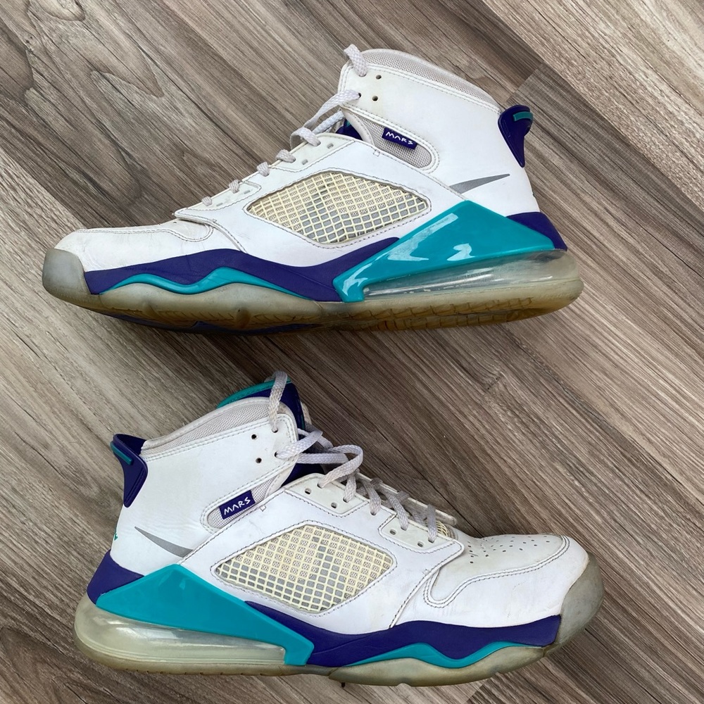 Air Jordan Mars 270 grape
